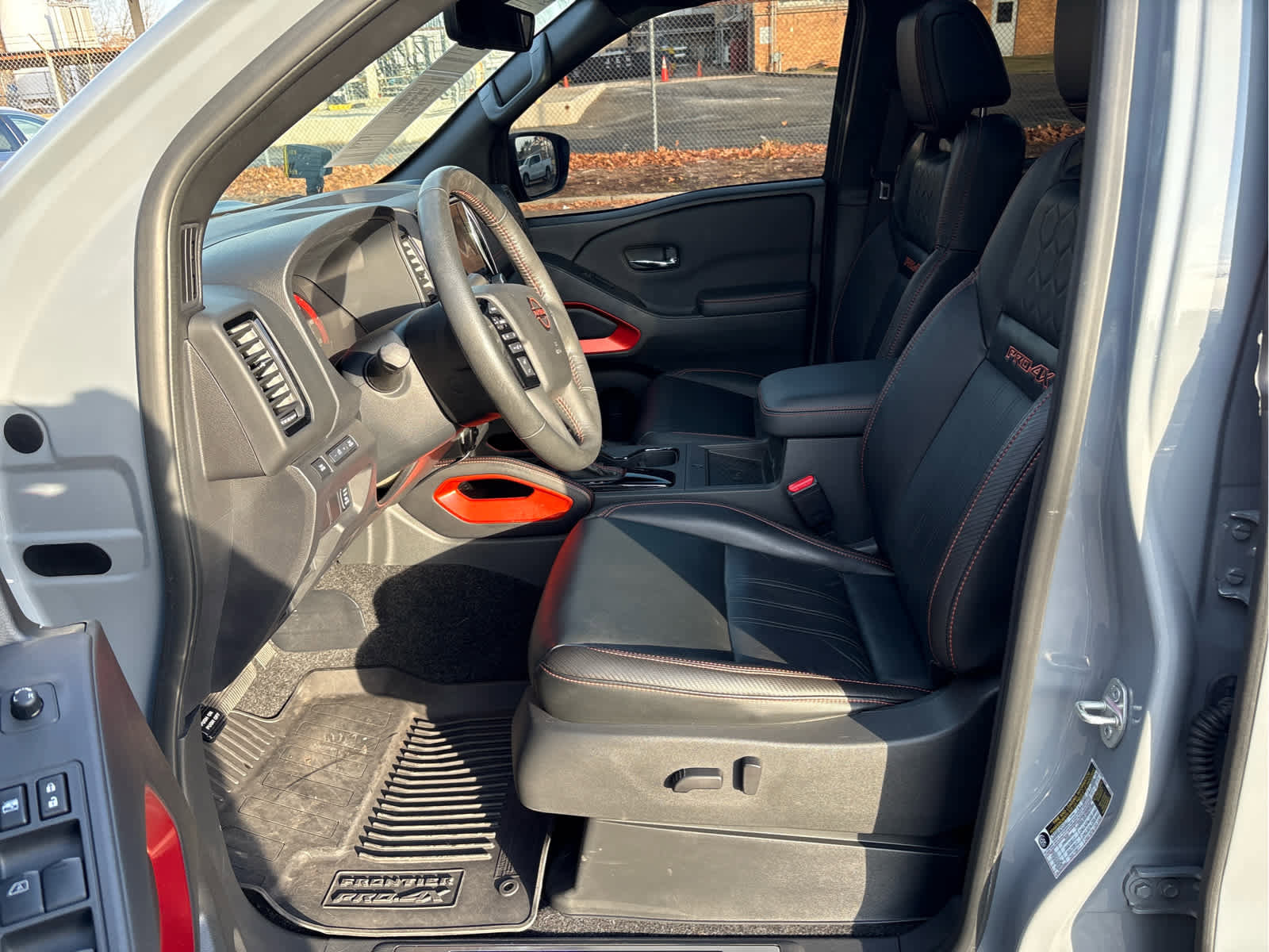Used 2023 Nissan Frontier PRO-4X w/ Pro-4X Premium Package image 15