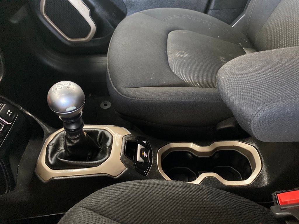 Used 2017 Jeep Renegade Latitude FWD image 26