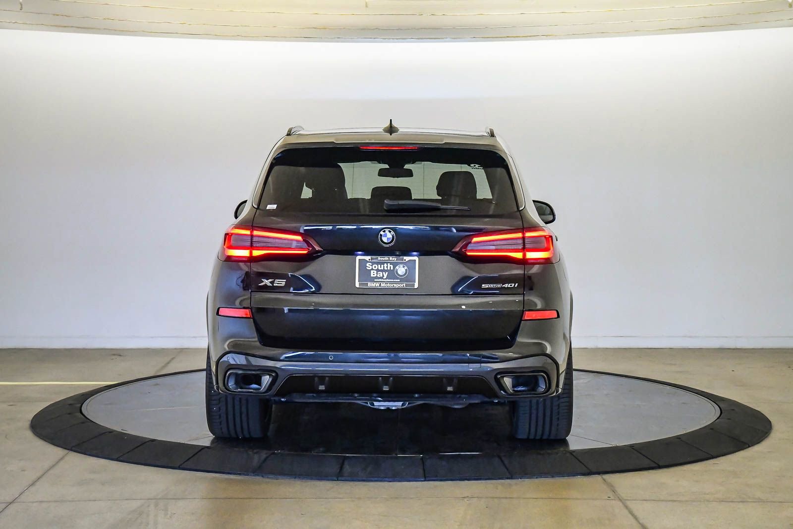 Used 2023 BMW X5 sDrive40i w/ M Sport Package image 3