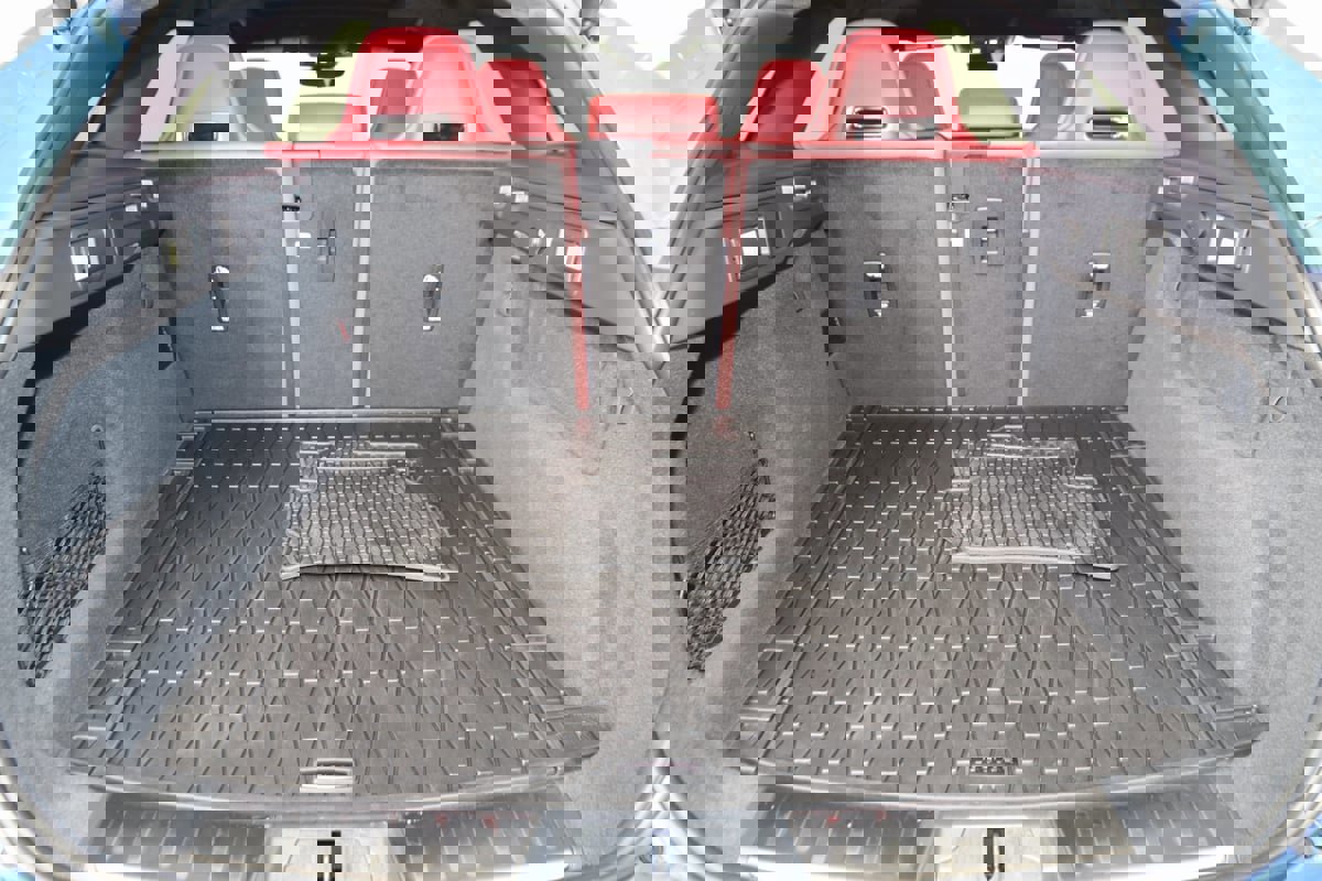 Used 2024 Jaguar F-PACE SVR image 96