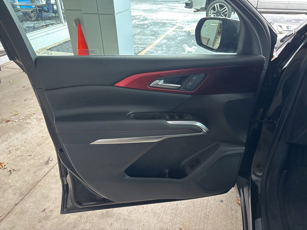 Used 2024 Chevrolet Traverse Z71 image 6