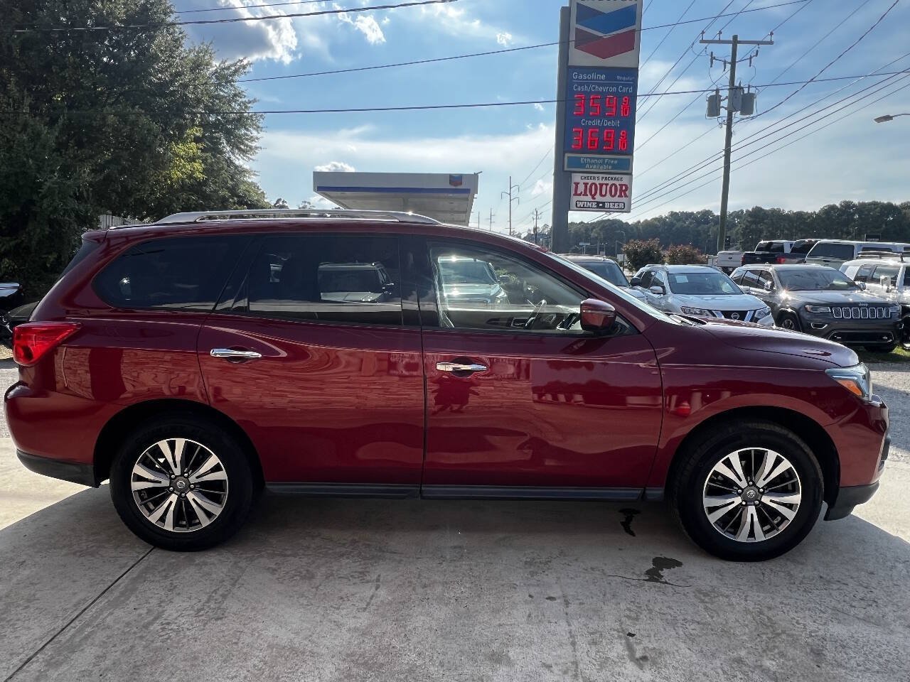 Used 2017 Nissan Pathfinder SV AWD/4WD image 7