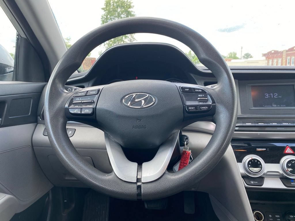 Used 2019 Hyundai Elantra SE FWD image 11