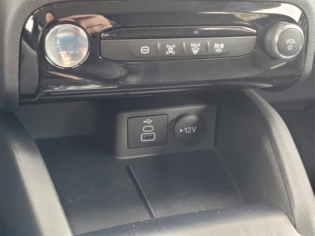 Used 2025 Ford Escape SE image 20