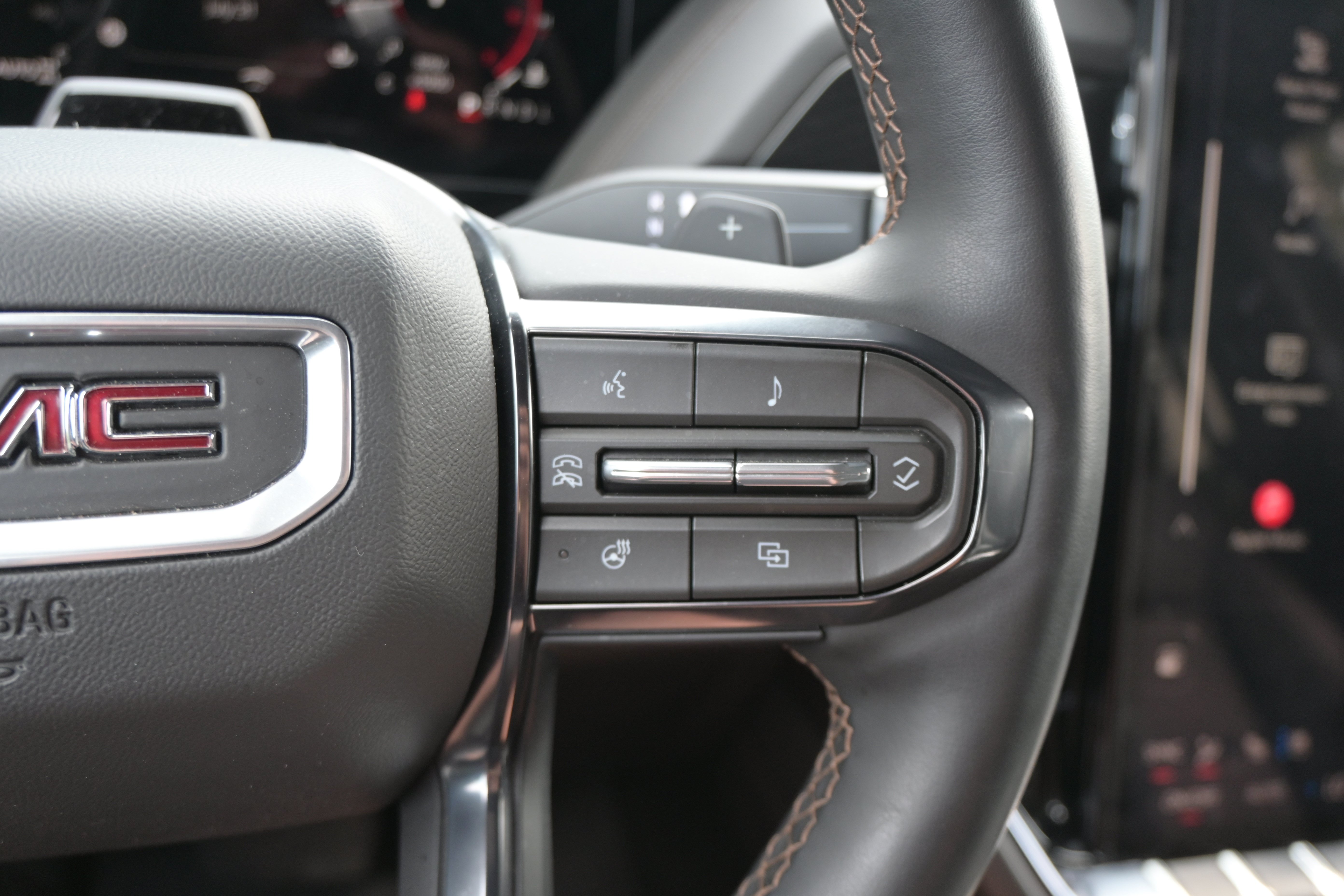 Used 2026 GMC Yukon AT4 w/ AT4 Premium Plus Package AWD/4WD image 19