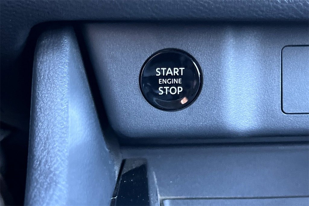 Used 2025 Nissan Rogue SV image 24