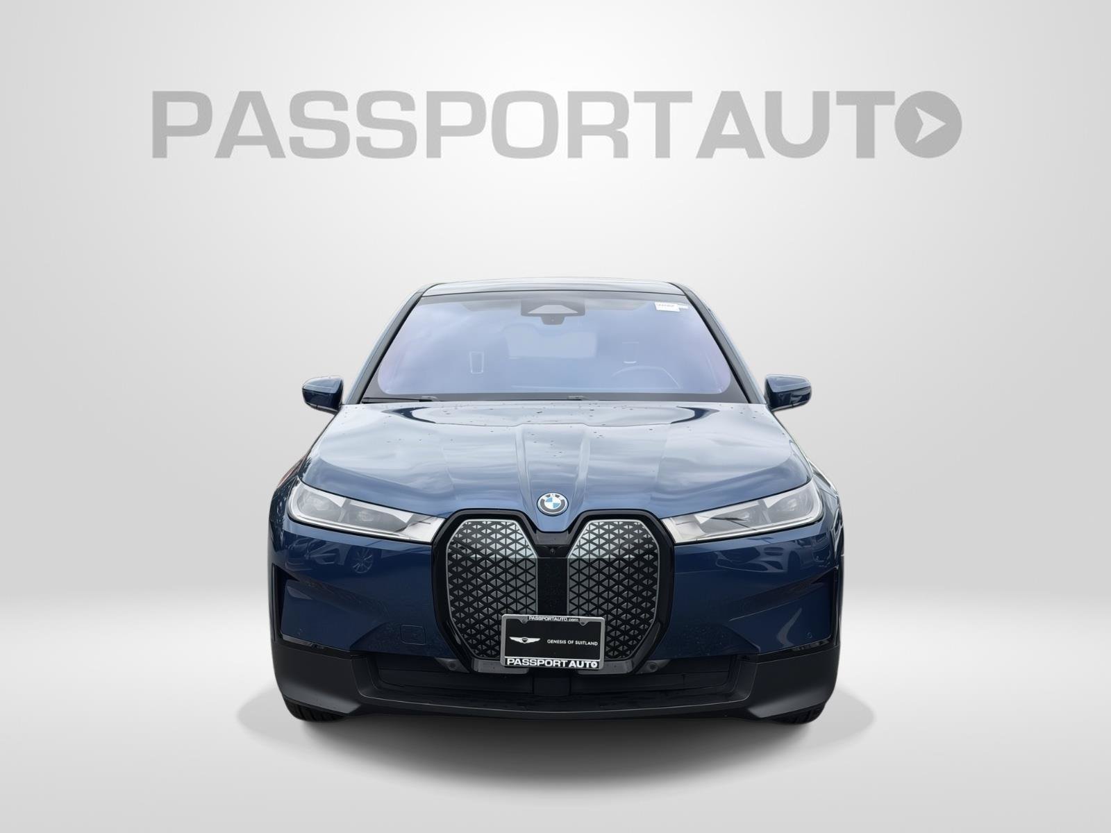 Used 2022 BMW iX xDrive50 w/ Convenience Package AWD/4WD image 2