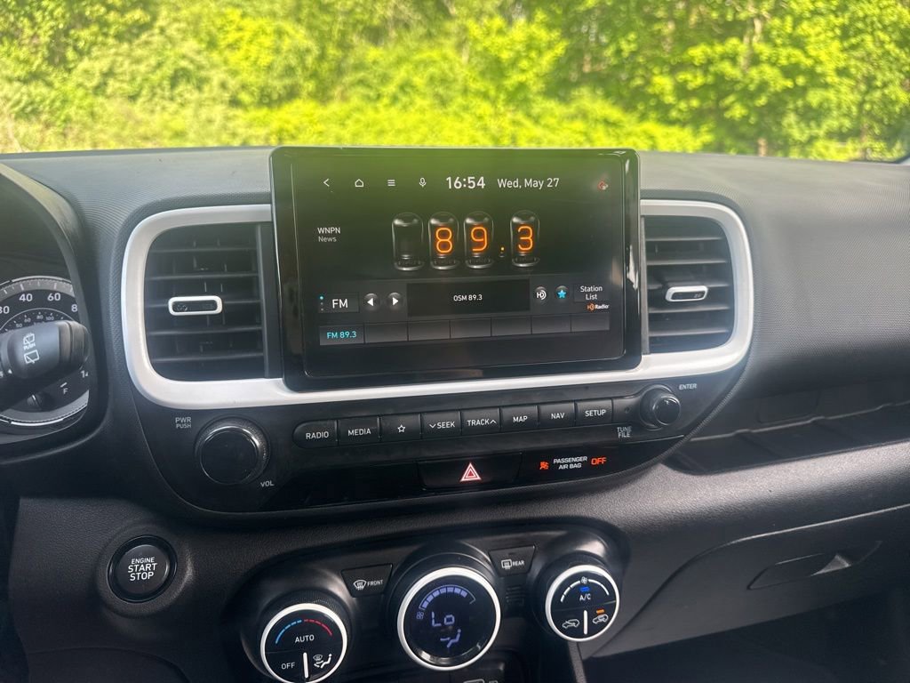 Used 2022 Hyundai Venue Limited FWD image 20