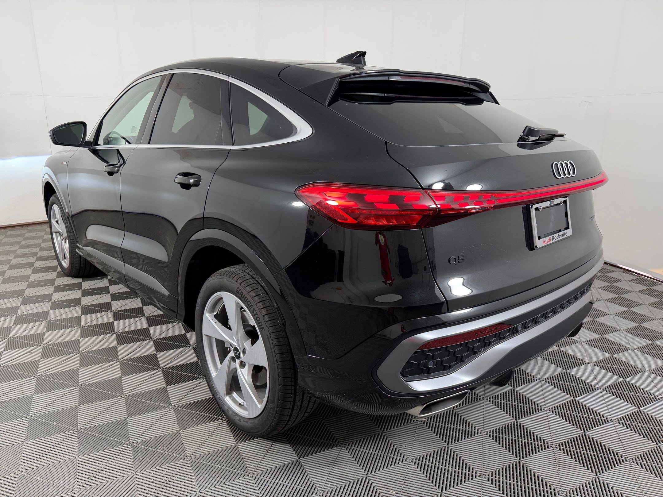 Certified 2025 Audi Q5 Premium Plus w/ Premium Plus AWD/4WD image 3