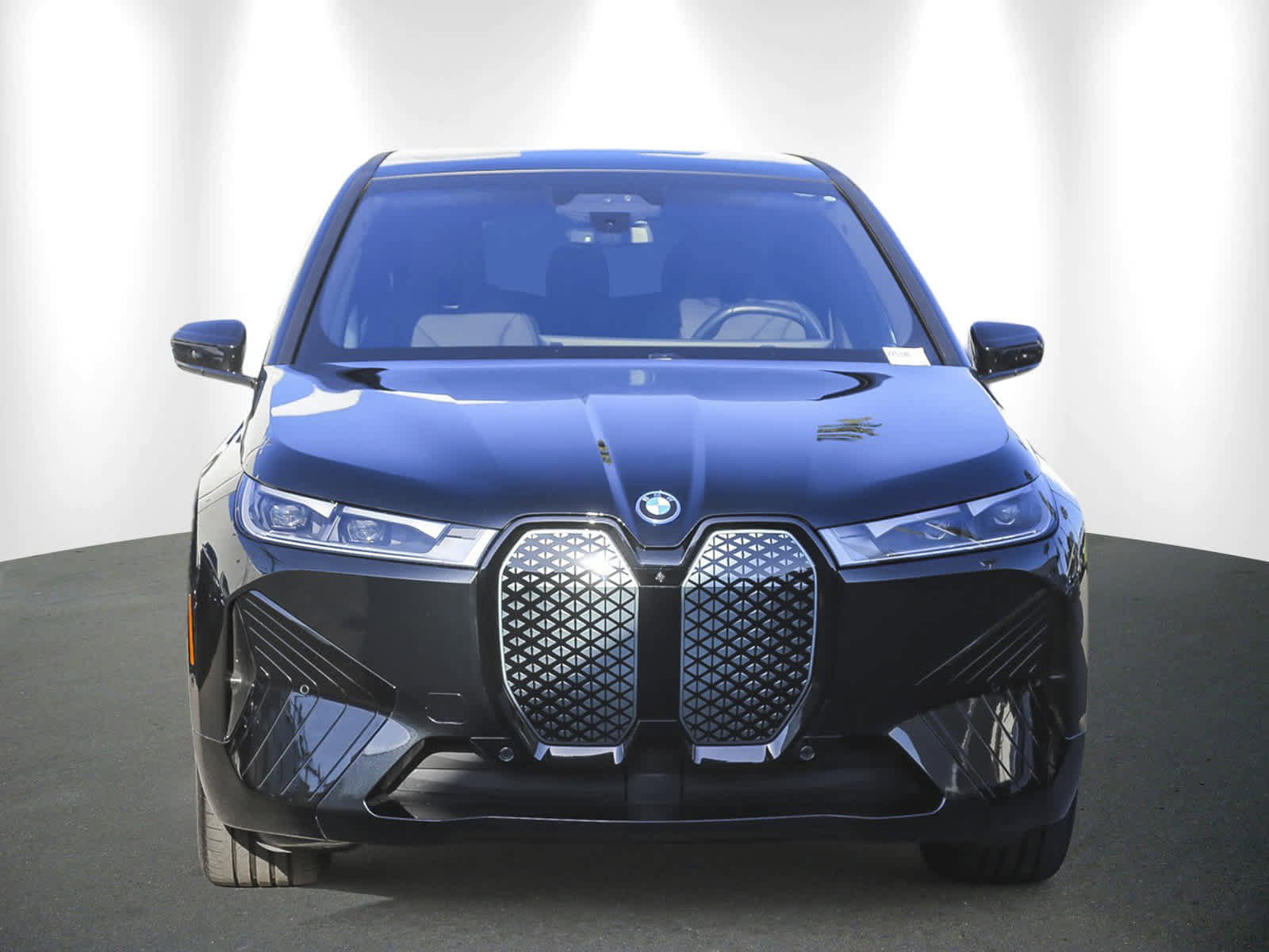 Used 2025 BMW iX xDrive50 image 2