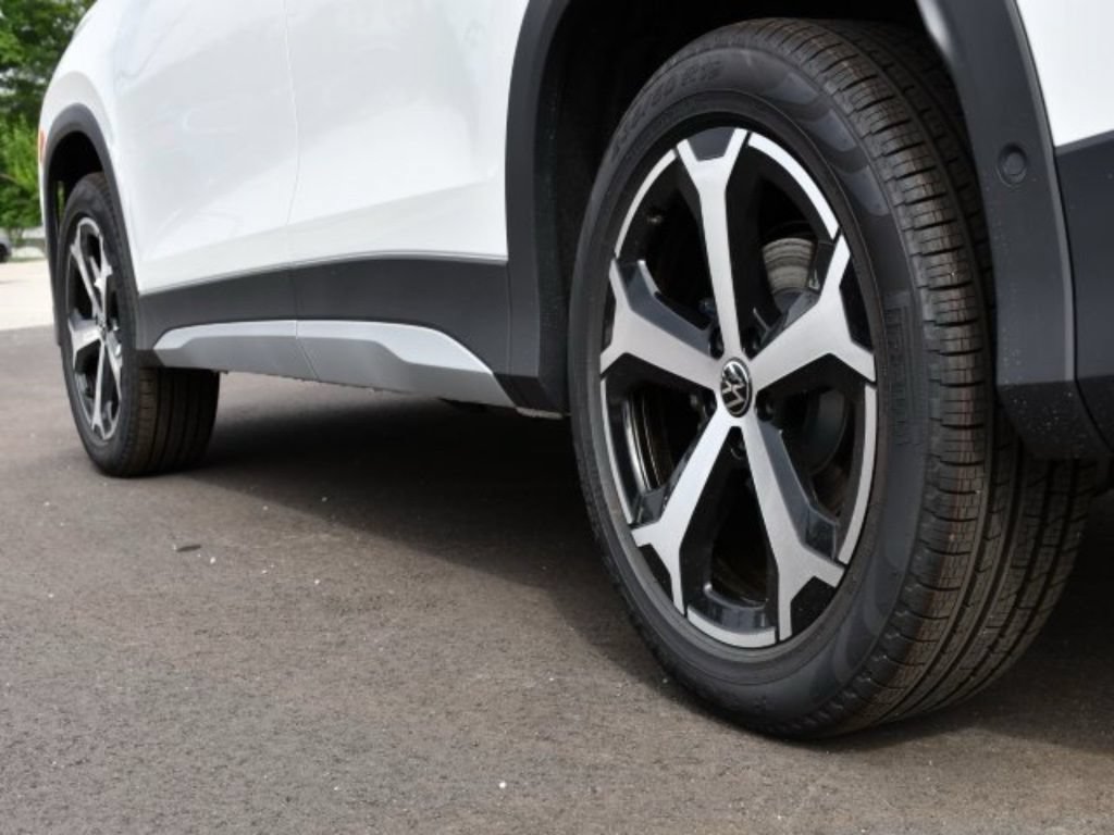 New 2025 Volkswagen Tiguan SE AWD/4WD image 9