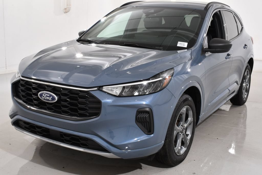 Used 2024 Ford Escape ST-Line w/ Tech Pack #1 AWD/4WD image 2