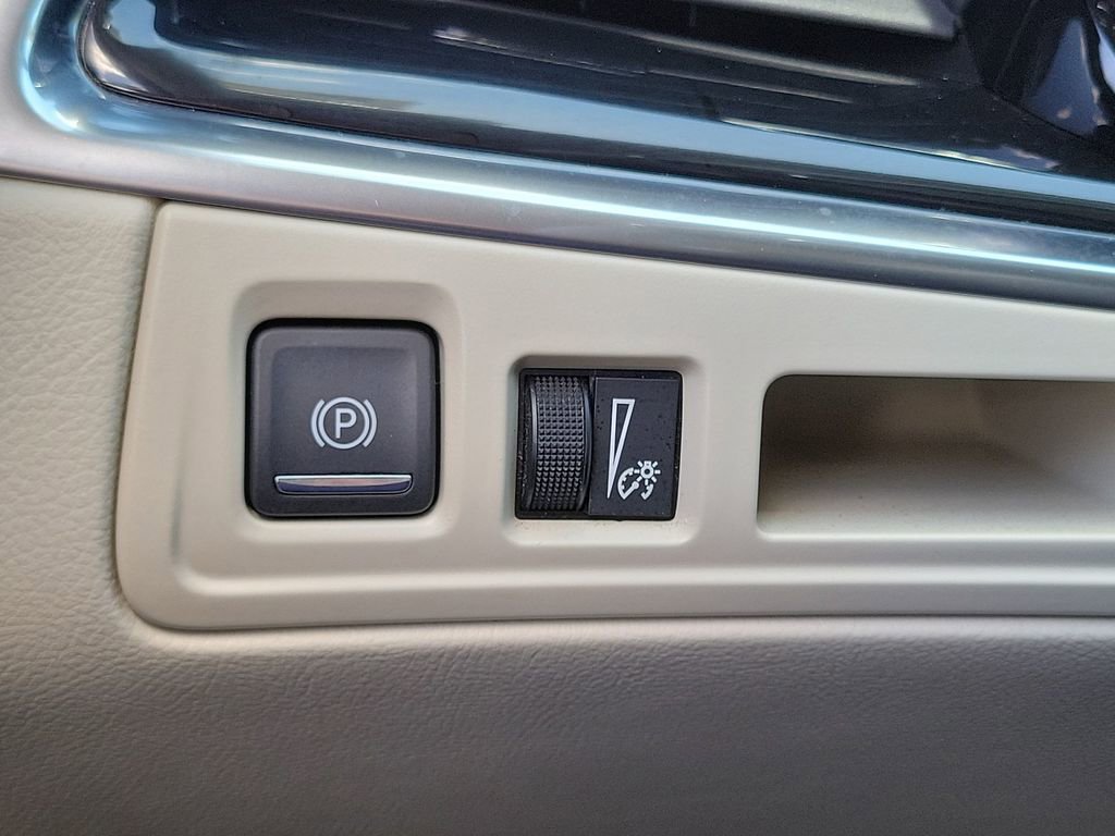 Used 2024 Cadillac XT6 Premium Luxury FWD image 17