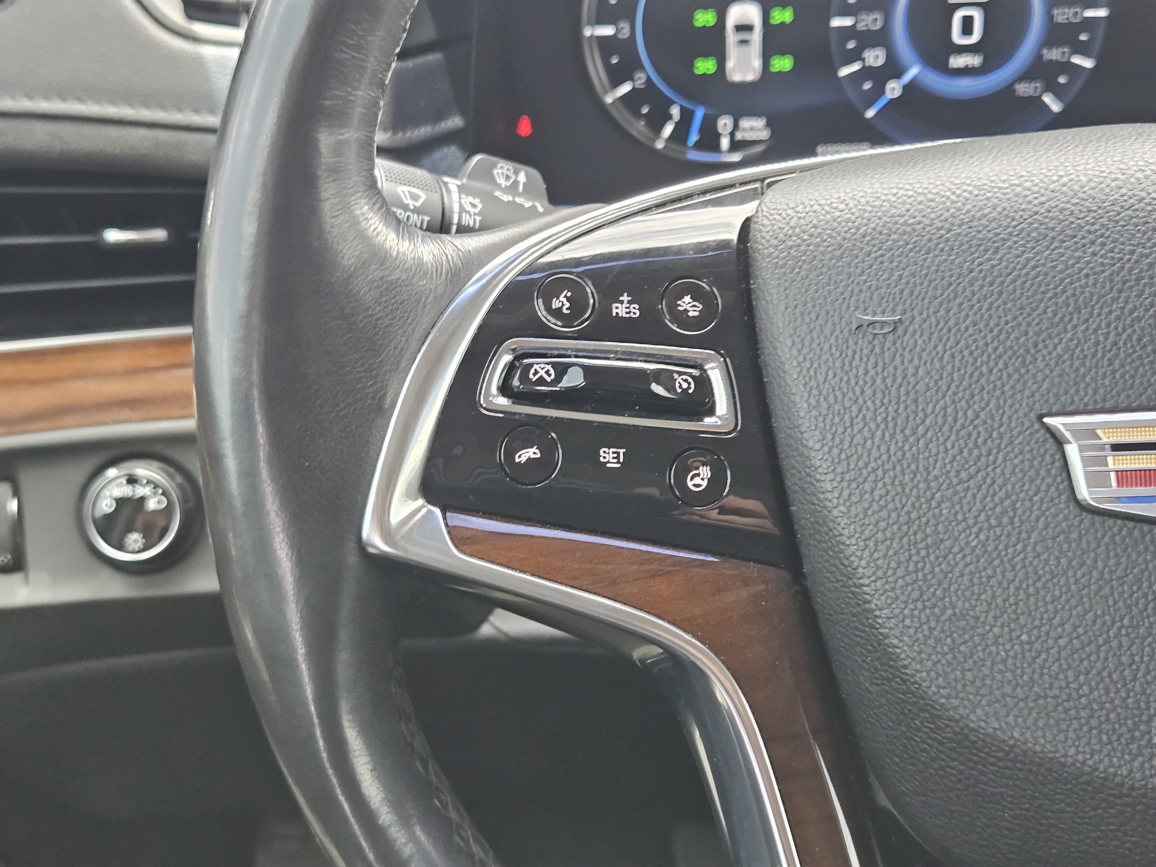 Used 2020 Cadillac Escalade ESV Luxury RWD image 29