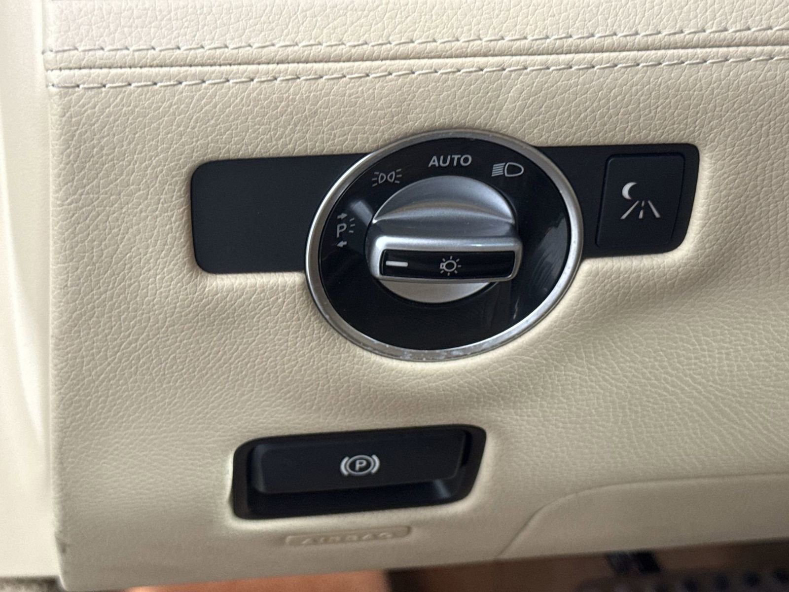 Used 2015 Mercedes-Benz SL 550 image 27