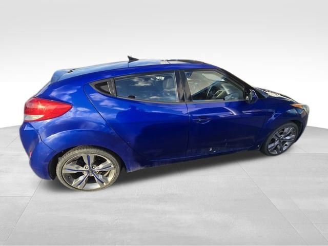 Used 2013 Hyundai Veloster w/ Style Pkg image 7