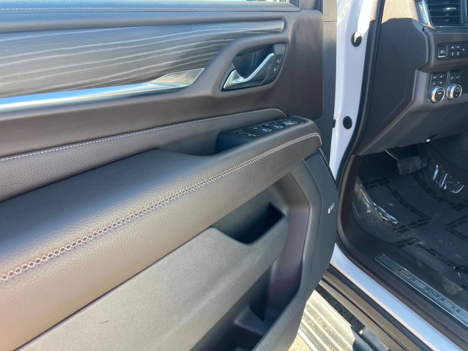 Used 2021 GMC Yukon Denali w/ Denali Premium Package AWD/4WD image 18