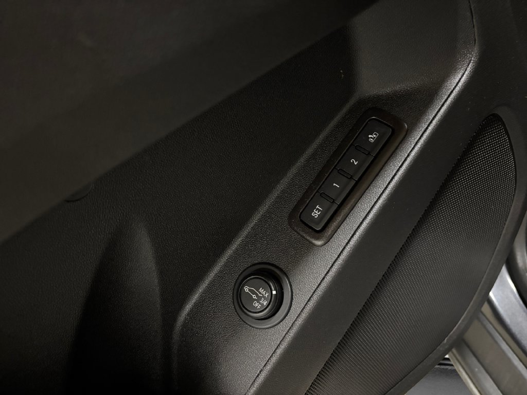 Used 2022 Chevrolet Equinox Premier AWD/4WD image 40
