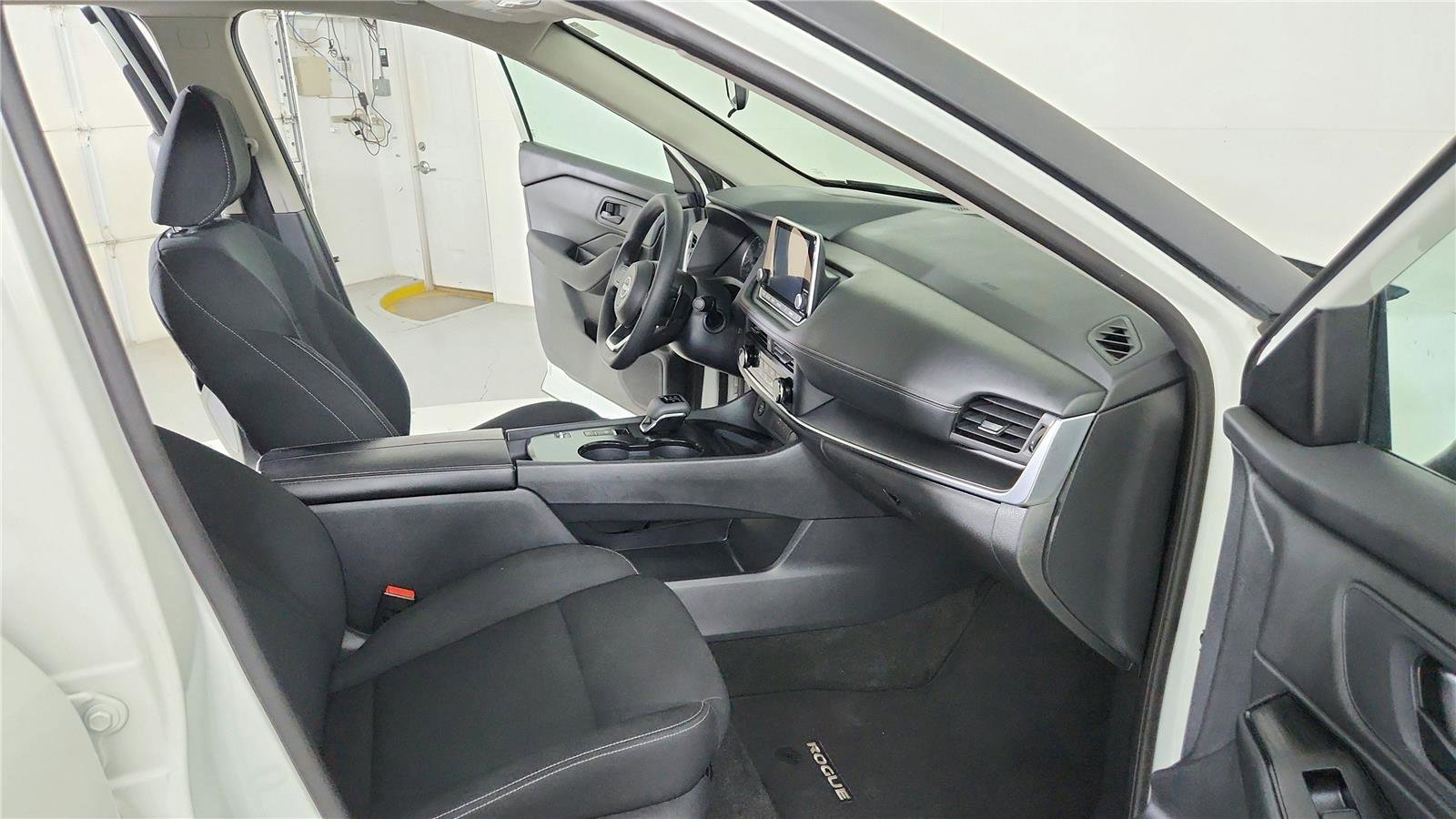 Used 2024 Nissan Rogue S FWD image 18