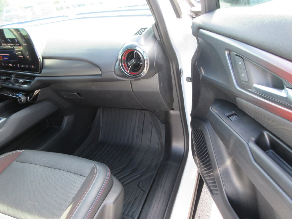 Certified 2024 Chevrolet Equinox EV RS FWD image 19