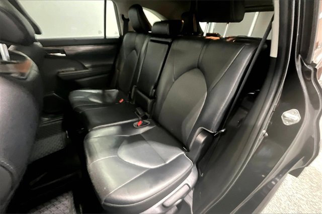 Used 2020 Toyota Highlander Limited image 23