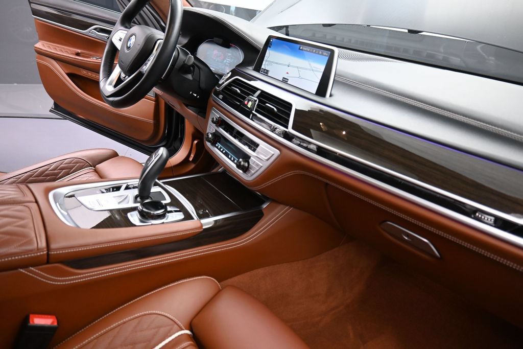 Used 2022 BMW 750i xDrive w/ Autobahn Package AWD/4WD image 20