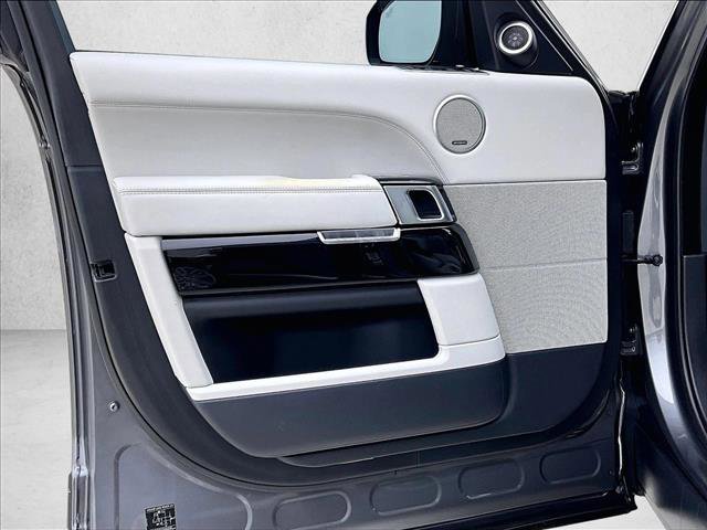 Used 2017 Land Rover Range Rover HSE image 18