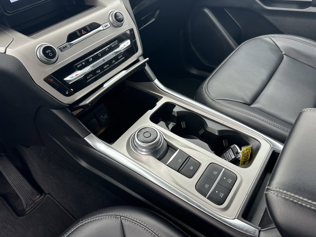 Used 2024 Ford Explorer XLT w/ Equipment Group 202A image 30