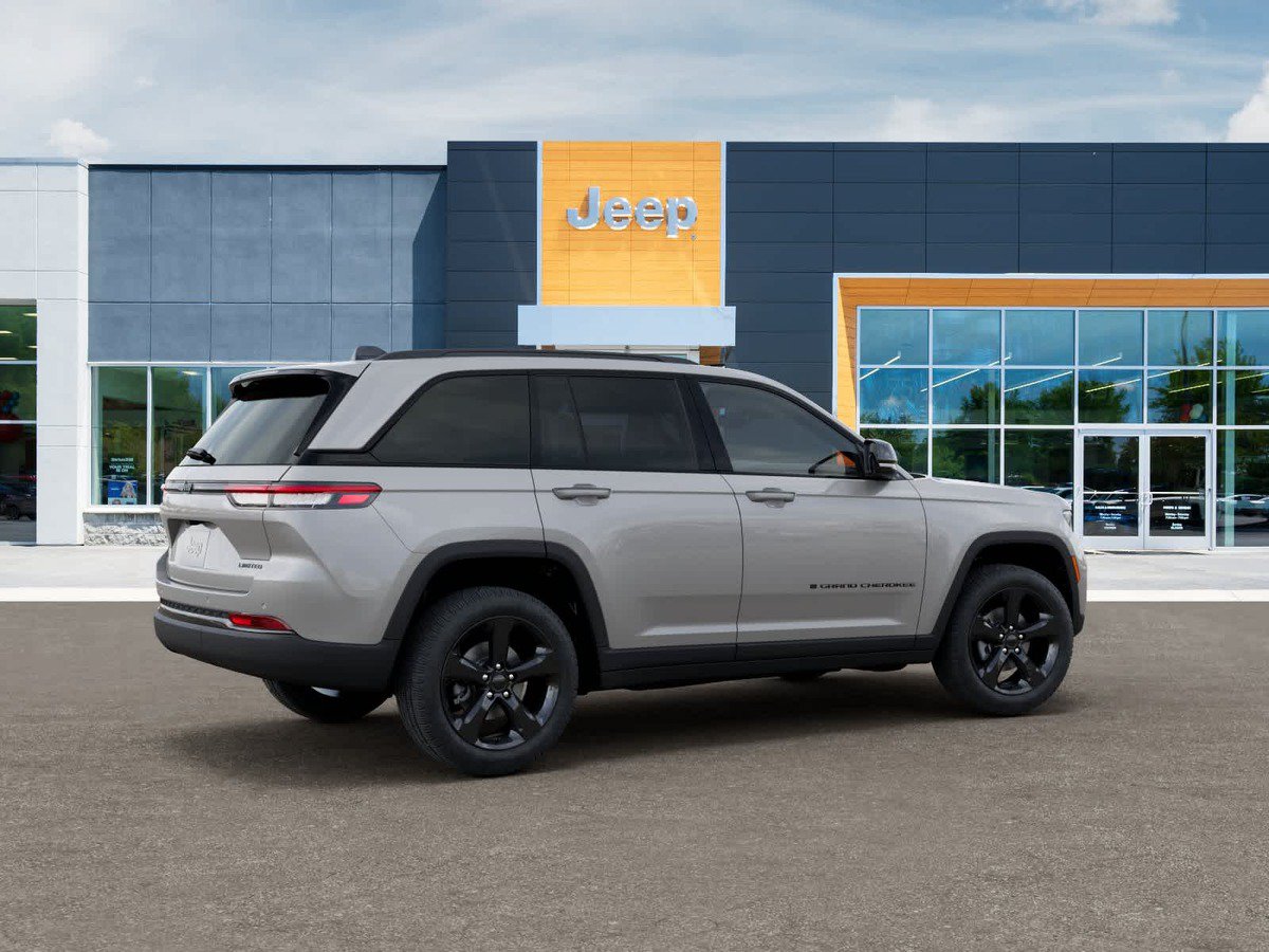 New 2025 Jeep Grand Cherokee Limited w/ Black Appearance Package AWD/4WD image 4