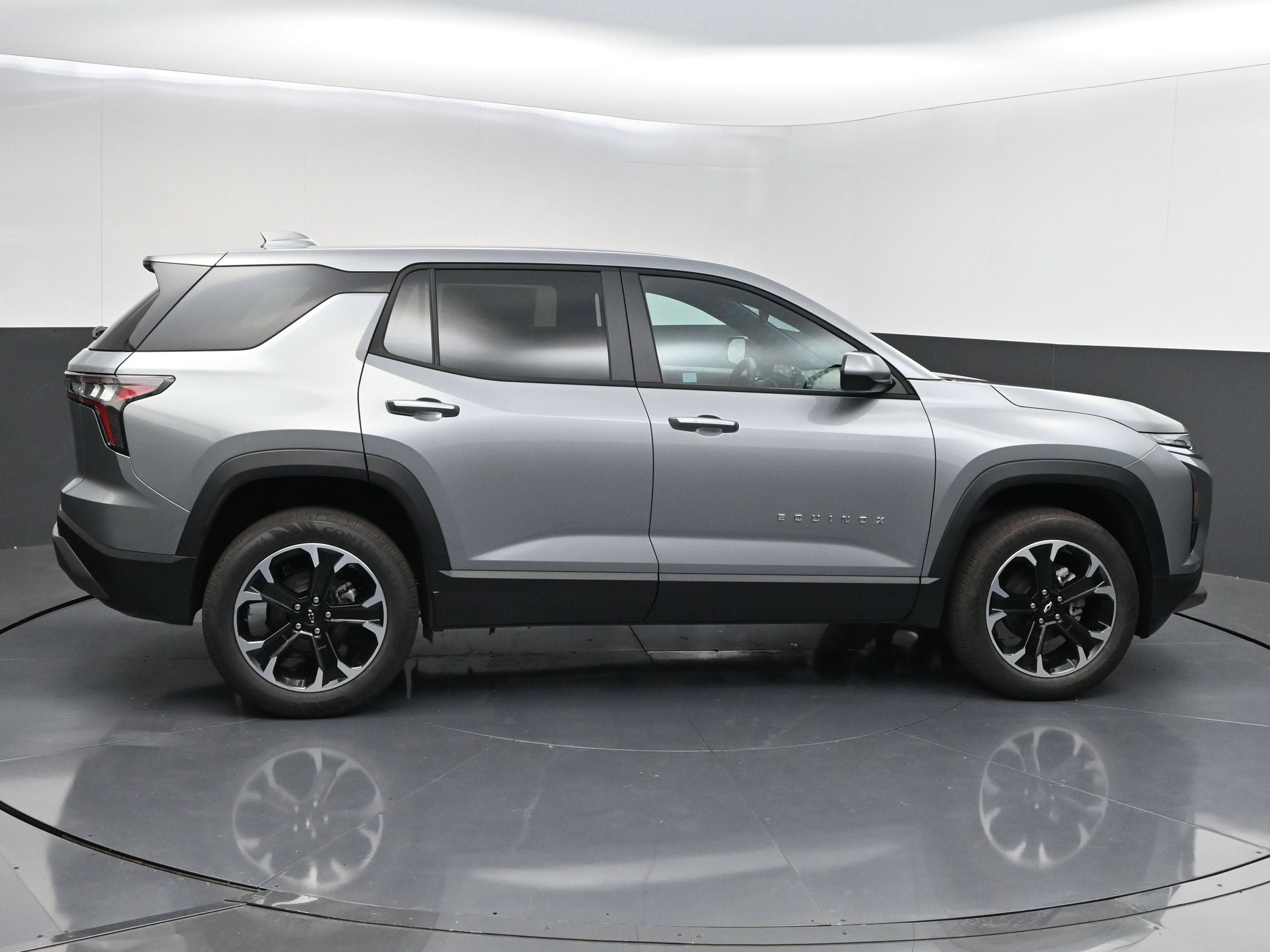 New 2027 Chevrolet Equinox LT w/ Convenience Package II FWD image 9