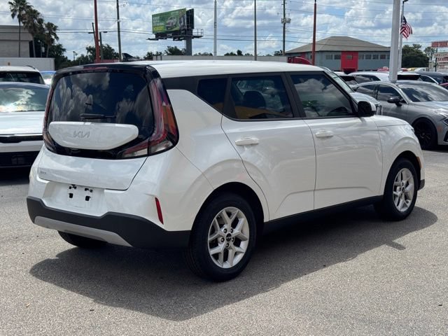 Certified 2023 Kia Soul LX w/ Option Group 015 FWD image 5