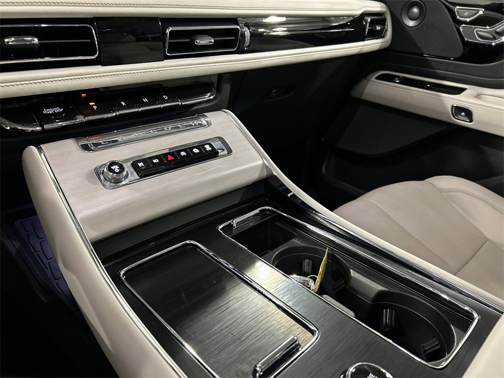 Used 2025 Lincoln Aviator Reserve w/ Illumination Package image 17