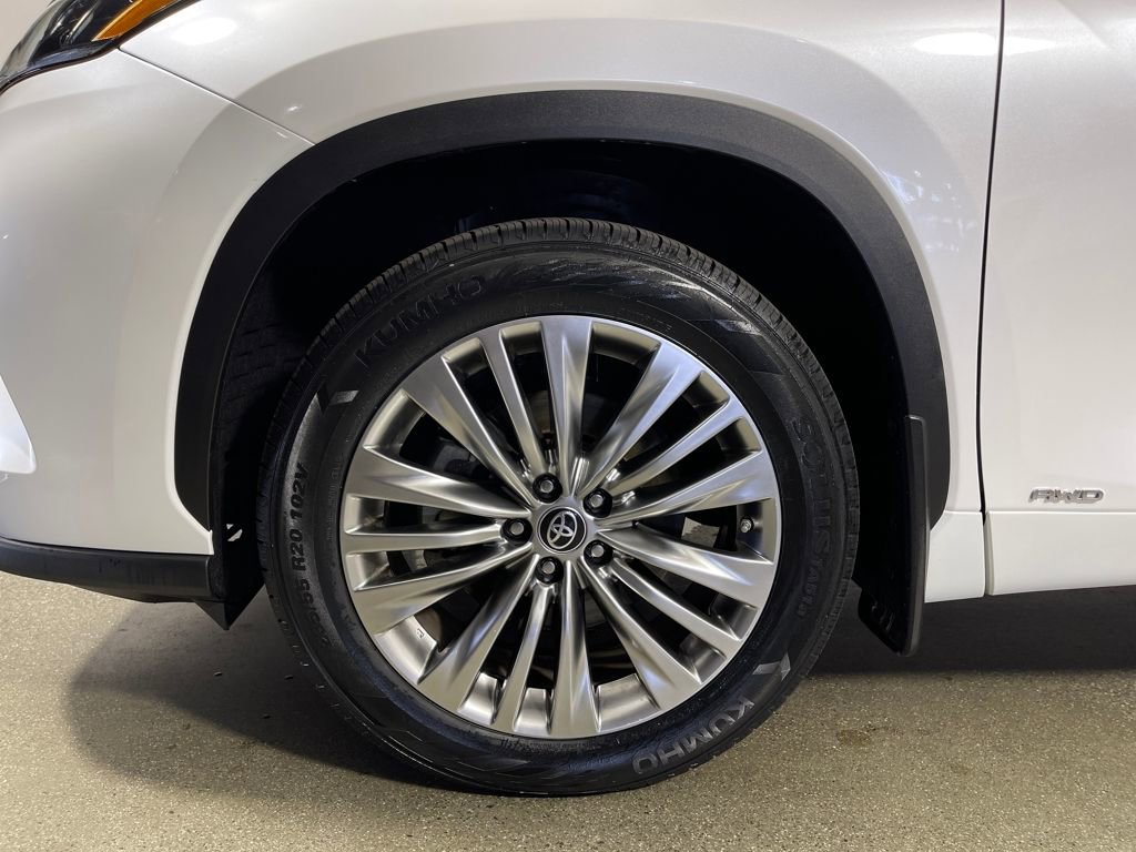 Used 2024 Toyota Highlander Platinum AWD/4WD image 11