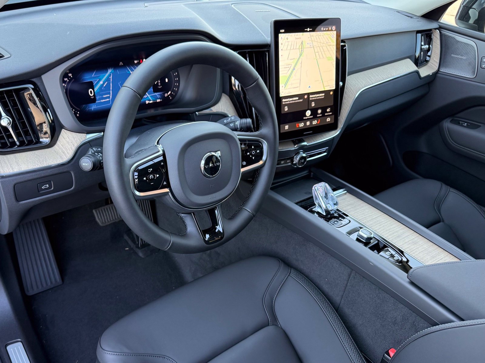 New 2027 Volvo XC60 B5 Plus AWD/4WD image 13