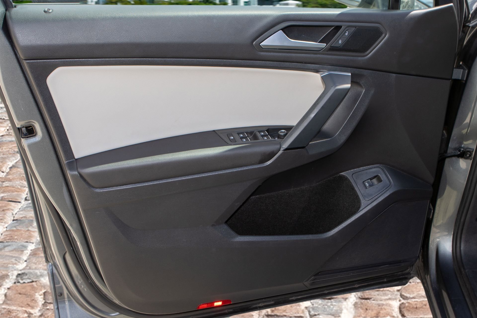 Used 2019 Volkswagen Tiguan SEL image 12