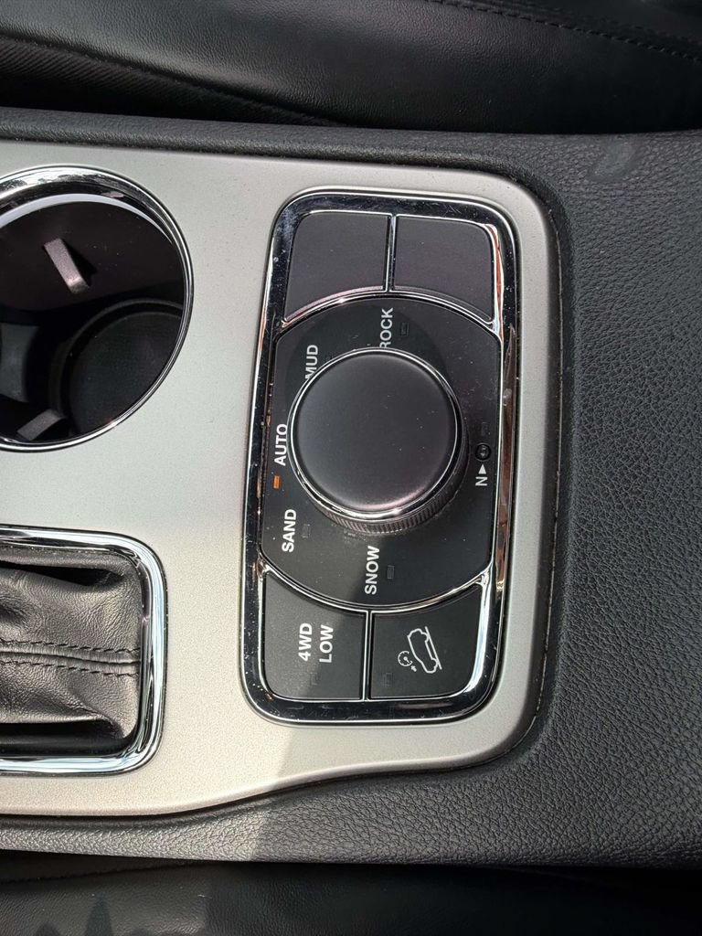 Used 2019 Jeep Grand Cherokee Limited AWD/4WD image 29