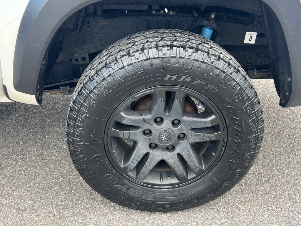 Used 2021 Toyota Tacoma TRD Off-Road w/ Technology Package AWD/4WD image 16