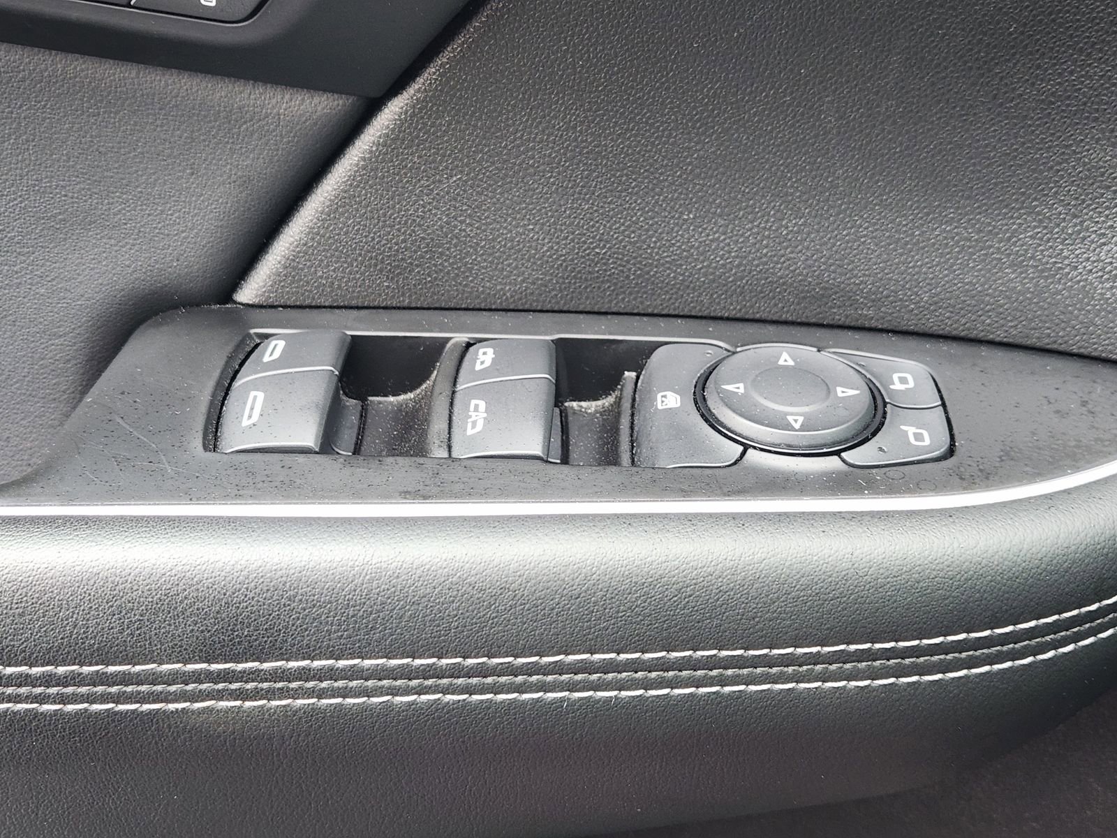 Used 2023 Buick Envision Essence w/ Sport Touring Package image 28