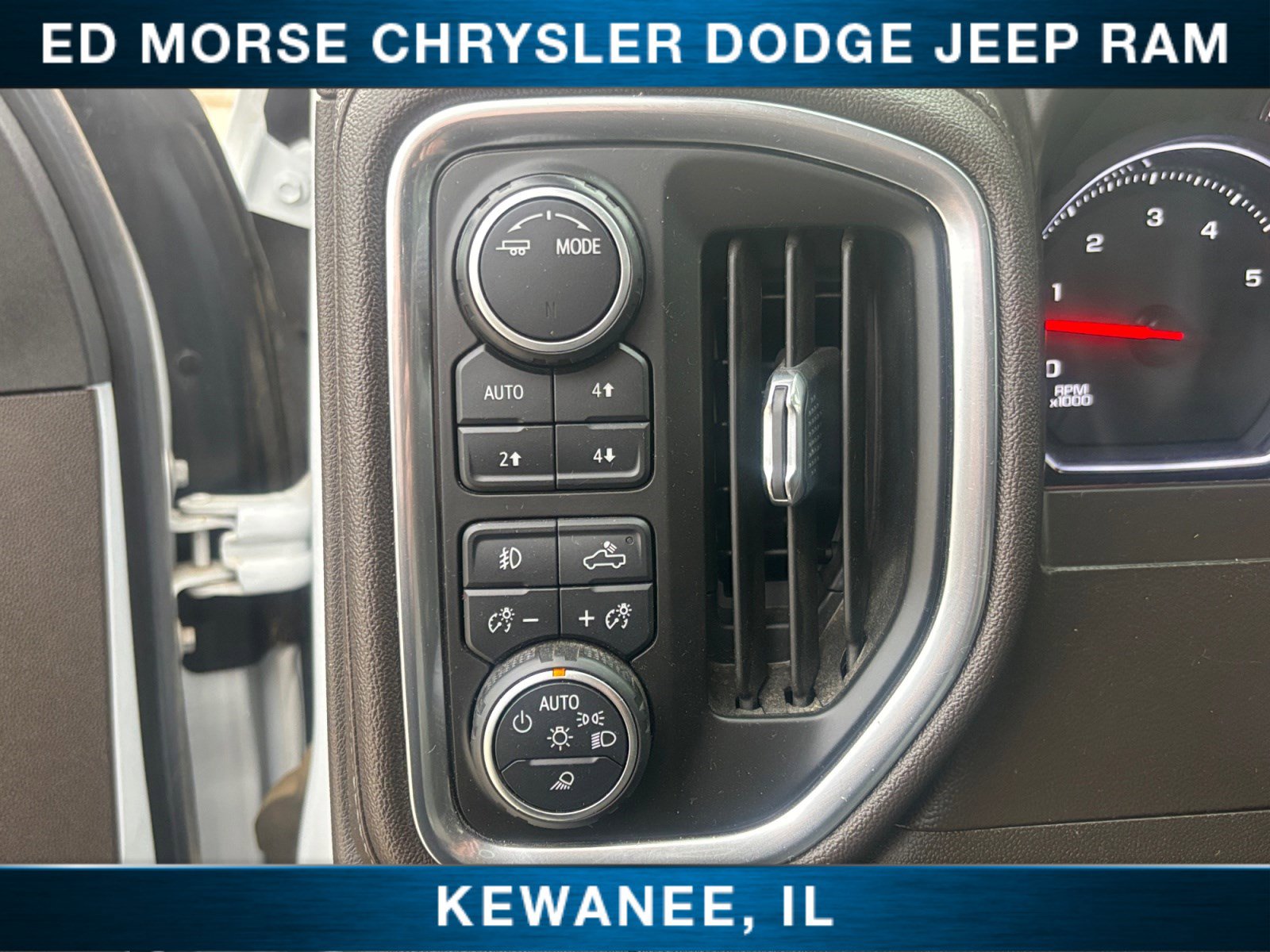 Used 2020 Chevrolet Silverado 2500 LTZ w/ LTZ Convenience Package image 18