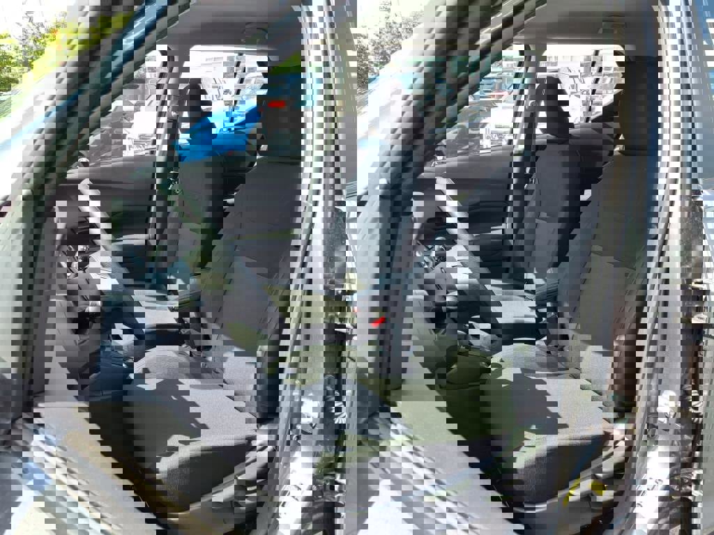 New 2025 Nissan Kicks Play S image 5