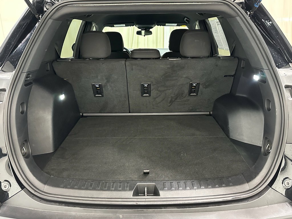 Used 2025 GMC Terrain Elevation image 16