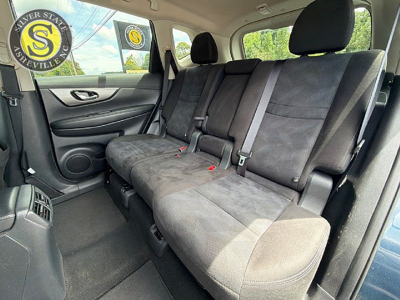 Used 2015 Nissan Rogue SV w/ SV Premium Package AWD/4WD image 14
