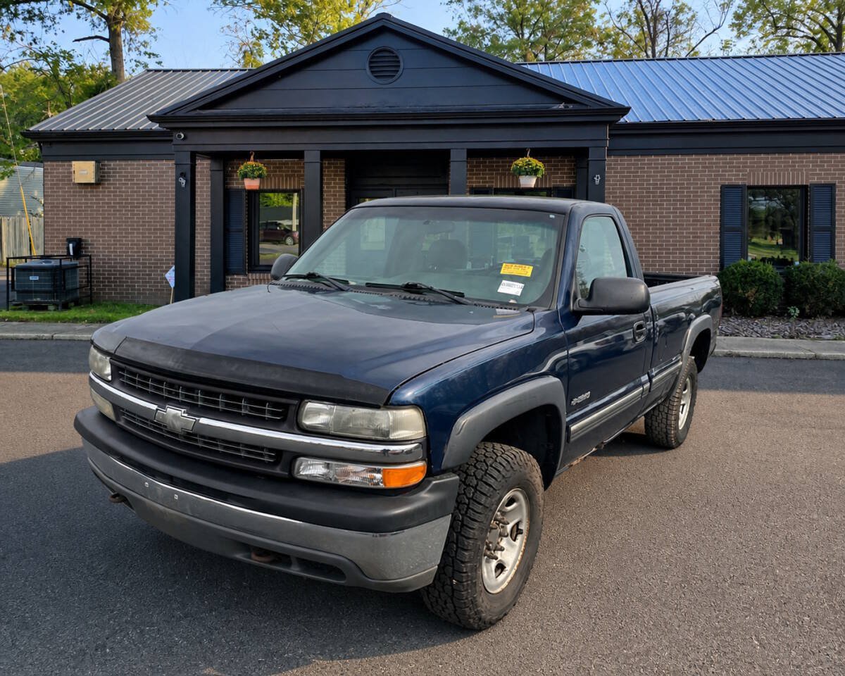 Used 2000 Chevrolet Silverado 2500 4x4 Regular Cab w/ Exterior Appearance Pkg image 2