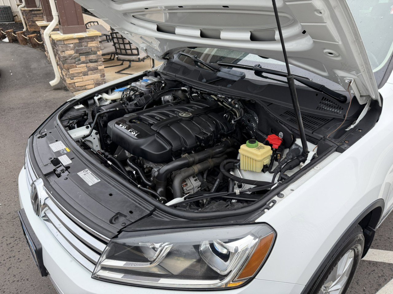 Used 2016 Volkswagen Touareg Lux image 32