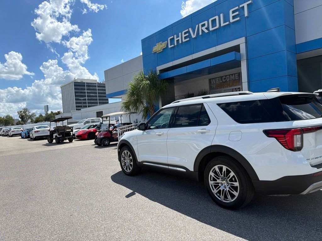 Used 2025 Ford Explorer Platinum RWD image 5