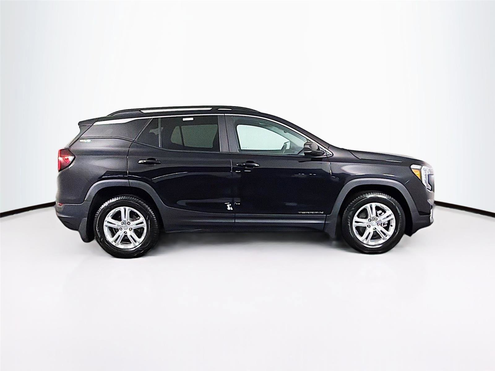 Used 2022 GMC Terrain SLE w/ Driver Convenience Package image 8