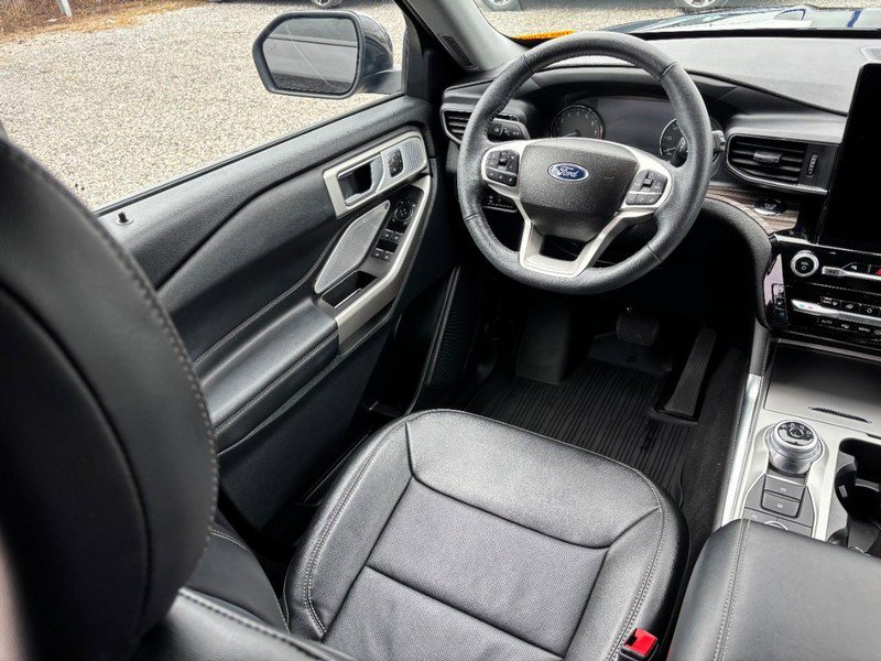 Used 2023 Ford Explorer Limited w/ Limited Technology Package image 14