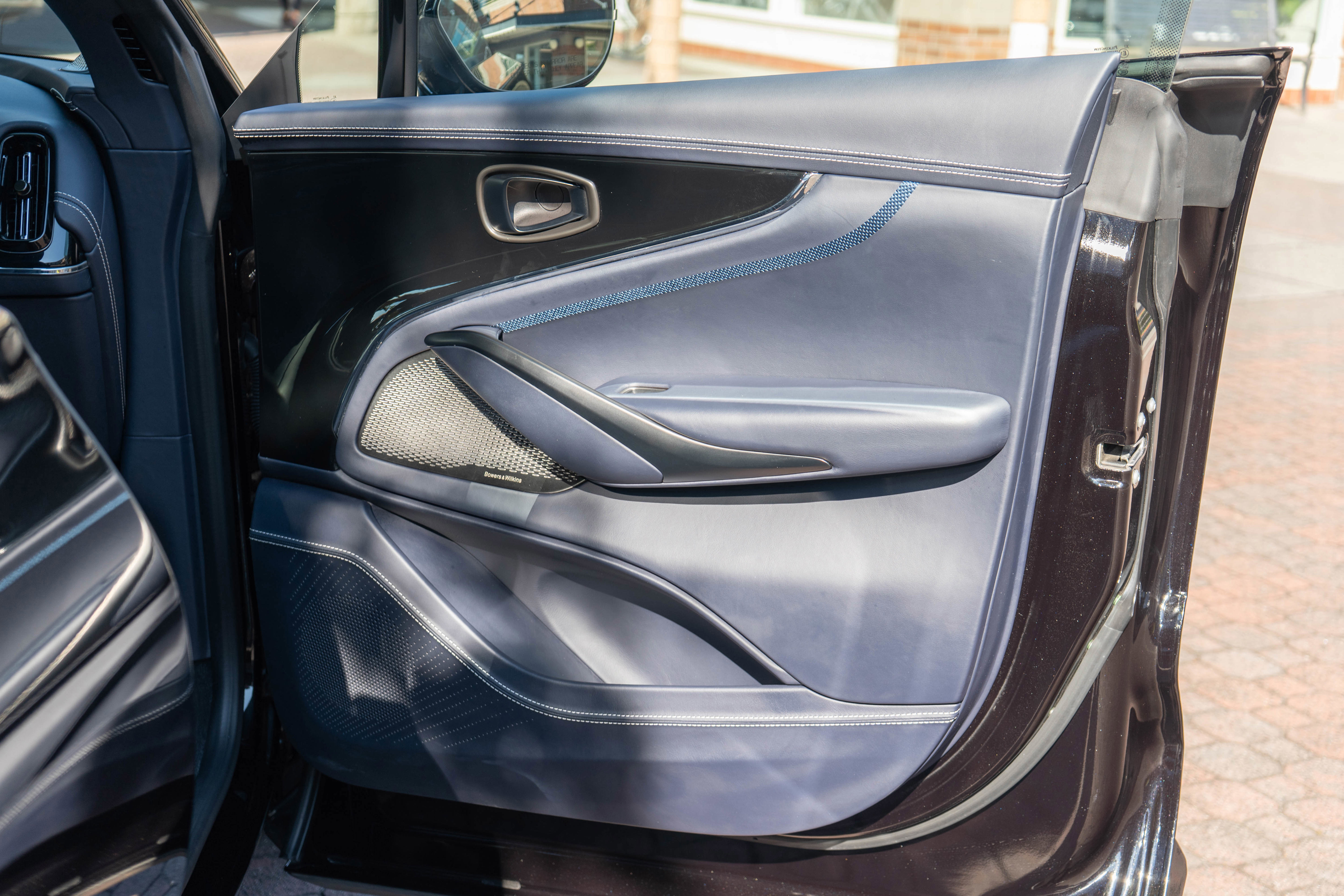 Used 2025 Aston Martin DBX 707 image 40