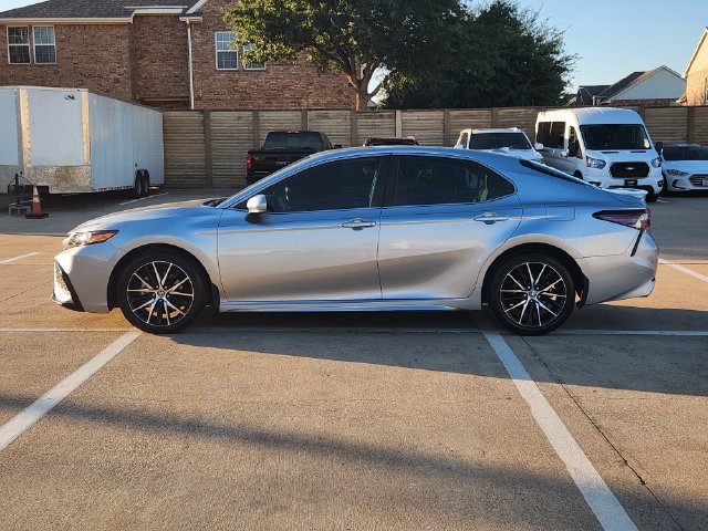 Used 2023 Toyota Camry SE FWD image 11