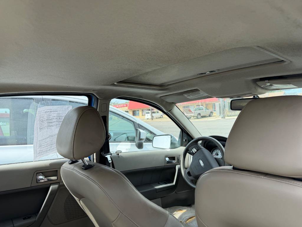 Used 2010 Ford Focus SEL FWD image 29